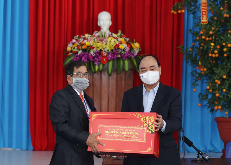 Thủ tướng thăm và tặng quà Tết tại Trung tâm Bảo trợ xã hội tỉnh Quảng Nam - 2 Thủ tướng thăm và tặng quà Tết tại Trung tâm Bảo trợ xã hội tỉnh Quảng Nam - 2