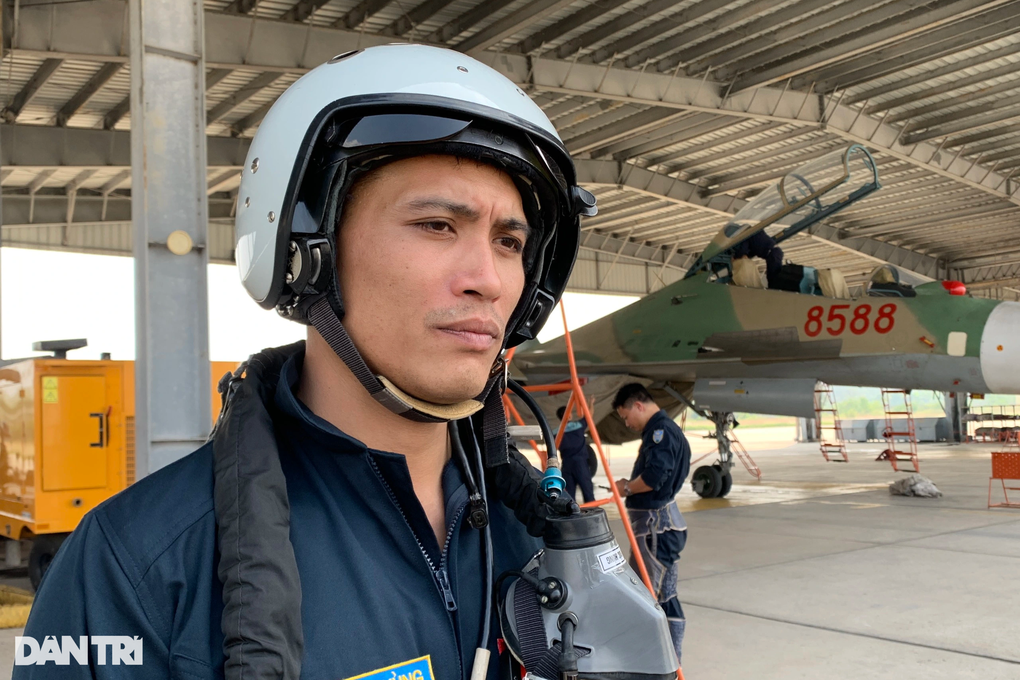 Phi công chia sẻ cảm xúc bay cùng Hổ mang chúa Su-30MK2 trên bầu trời Hà Nội - 6 Phi công chia sẻ cảm xúc bay cùng Hổ mang chúa Su-30MK2 trên bầu trời Hà Nội - 6