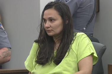 Vali chứa thi thể dưới gầm cầu và sự tàn độc của người mẹ kế