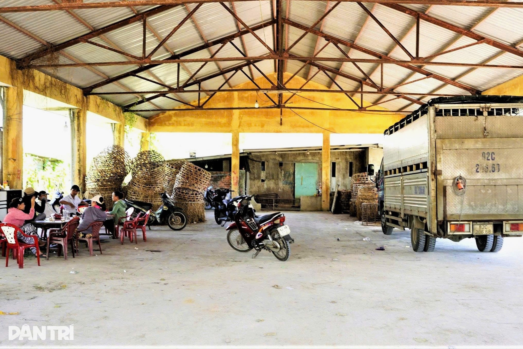 Cảnh lạ mắt tại chợ bồng heo nổi tiếng miền Trung  - 2