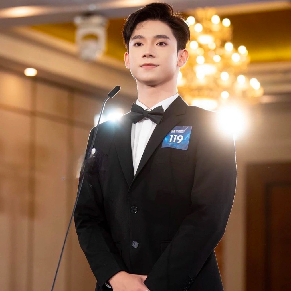 Hot boy 19 tuổi có thân hình 6 múi, gây sốt khi tham dự cuộc thi nhan sắc - 2 Hot boy 19 tuổi có thân hình 6 múi, gây sốt khi tham dự cuộc thi nhan sắc - 2