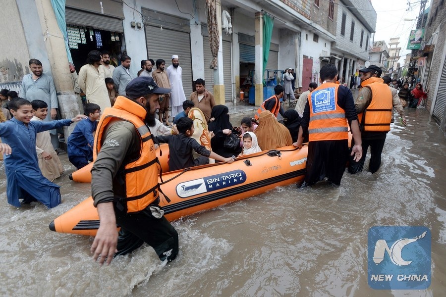 Mưa lớn gây ngập lụt ở nhiều nơi tại Pakistan (Ảnh: Xinhua).