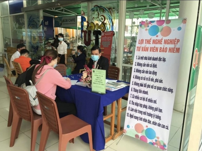 Cà phê việc làm được tổ chức từ 7 - 17 giờ vào thứ Sáu hàng tuần, phục vụ miễn phí cà phê, nước uống cho người đến tham gia.