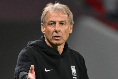 HLV Klinsmann có hành động gây phẫn nộ ở Hàn Quốc