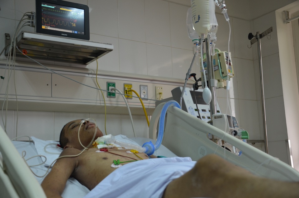 Người mẹ tội nghiệp đi bán rau cầu xin nhà hảo tâm cứu con - 2 Người mẹ tội nghiệp đi bán rau cầu xin nhà hảo tâm cứu con - 2