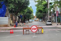 Đắk Lắk: Shipper nhiễm SARS-CoV-2 đi hàng trăm địa điểm