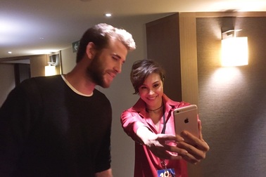 Phương Mai tình tứ bên "nam thần" điển trai Liam Hemsworth