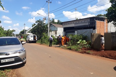 Hy hữu nam thanh niên bị điện giật tử vong khi đi vệ sinh bên đường
