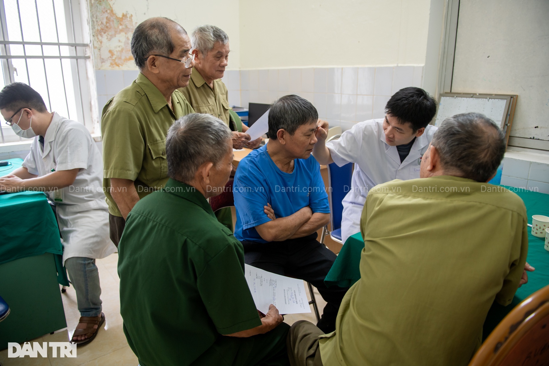 Hành trình khám bệnh, tri ân người có công dịp 27/7 của Dân trí - 22 Hành trình khám bệnh, tri ân người có công dịp 27/7 của Dân trí - 22