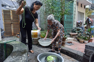 Mục sở thị giếng cổ có tuổi đời trăm năm giữa lòng Hà Nội