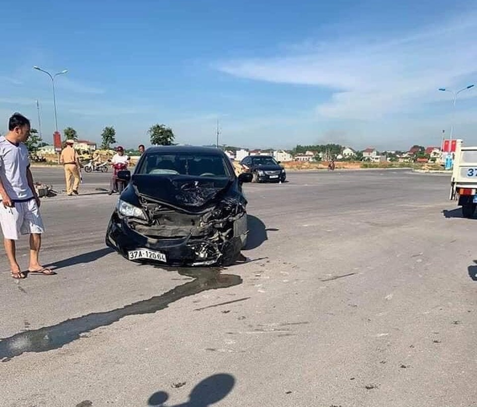 Một ngã tư, 3 ngày liên tiếp xảy ra 3 vụ tai nạn - 4 Một ngã tư, 3 ngày liên tiếp xảy ra 3 vụ tai nạn - 4