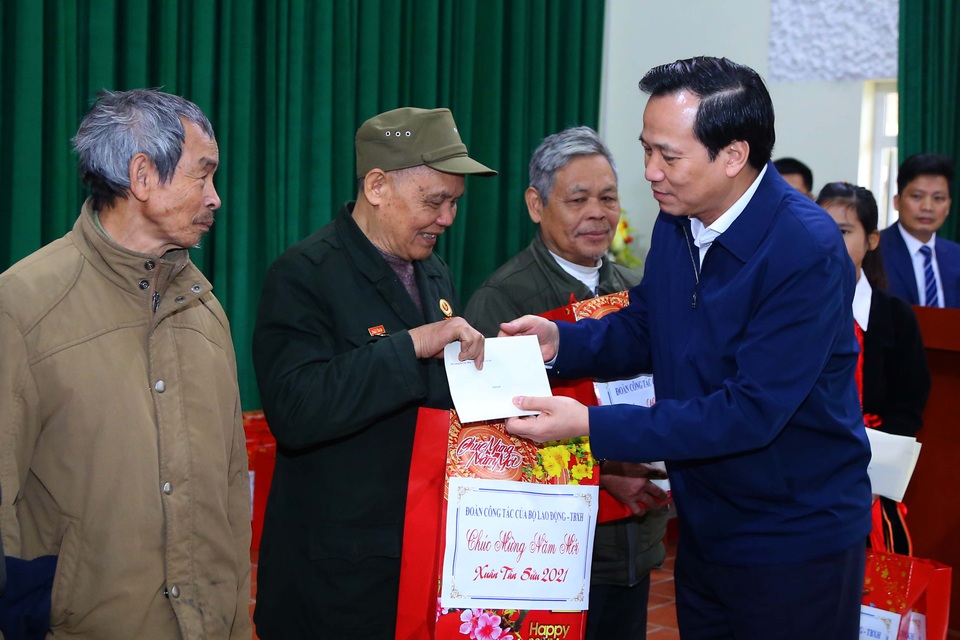 Chăm lo tới đối tượng chính sách, người lao động dịp Tết Nguyên đán Tân Sửu - 1 Chăm lo tới đối tượng chính sách, người lao động dịp Tết Nguyên đán Tân Sửu - 1