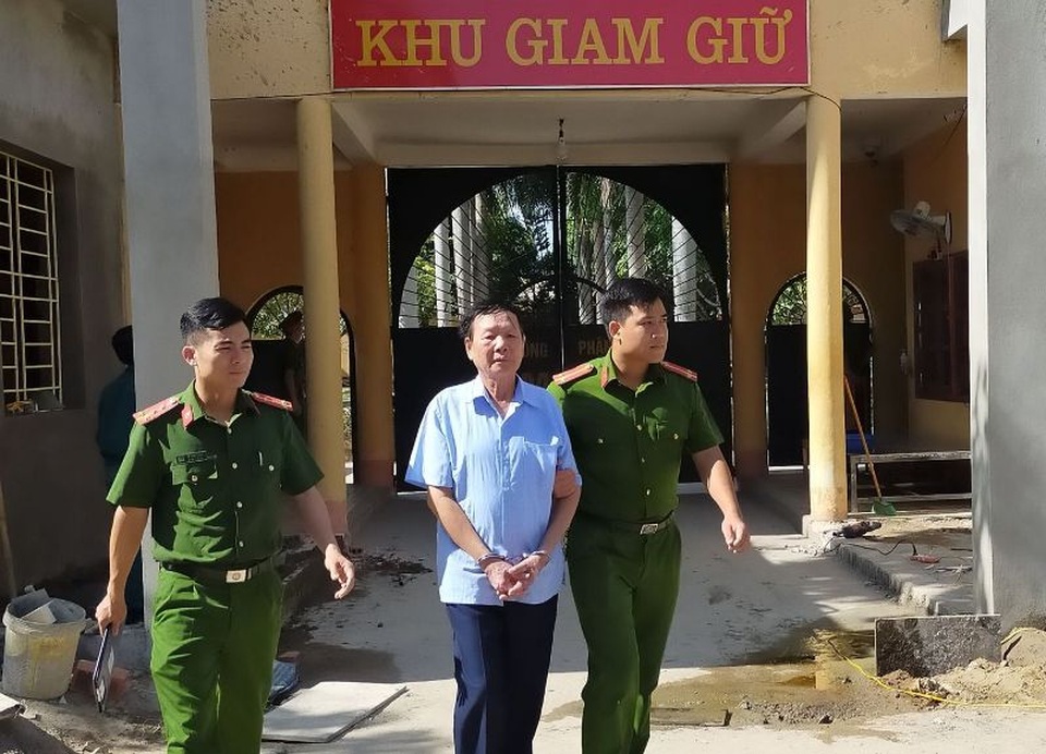 Bắt đối tượng vu khống Bí thư huyện ủy vi phạm đạo đức, tham ô - 1 Bắt đối tượng vu khống Bí thư huyện ủy vi phạm đạo đức, tham ô - 1