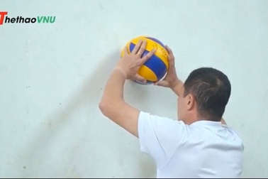 Học thể dục trực tuyến: Giảng viên “nai lưng” làm video bài giảng