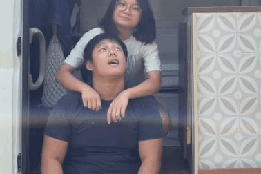 Cặp đôi nghỉ việc, du lịch quanh châu Á bằng "nhà xe" tự chế