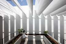 Độc đáo ngôi nhà 150m2 có mái biết chuyển động, gia chủ ngắm trọn bầu trời