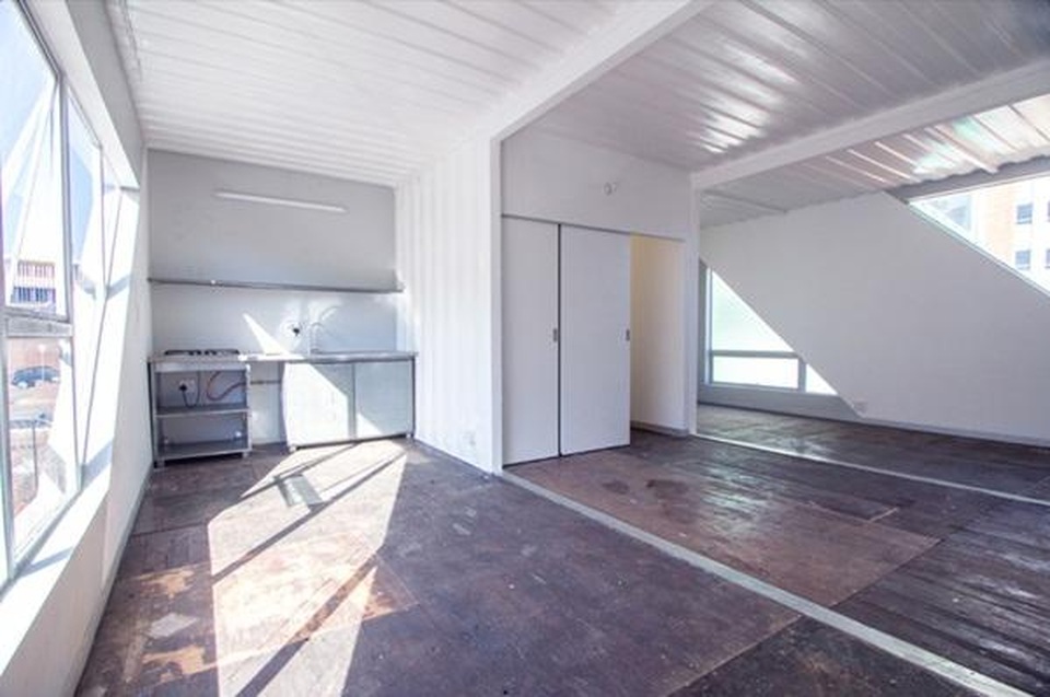 Khó tin tòa chung cư 6 tầng làm hoàn toàn từ container - 5