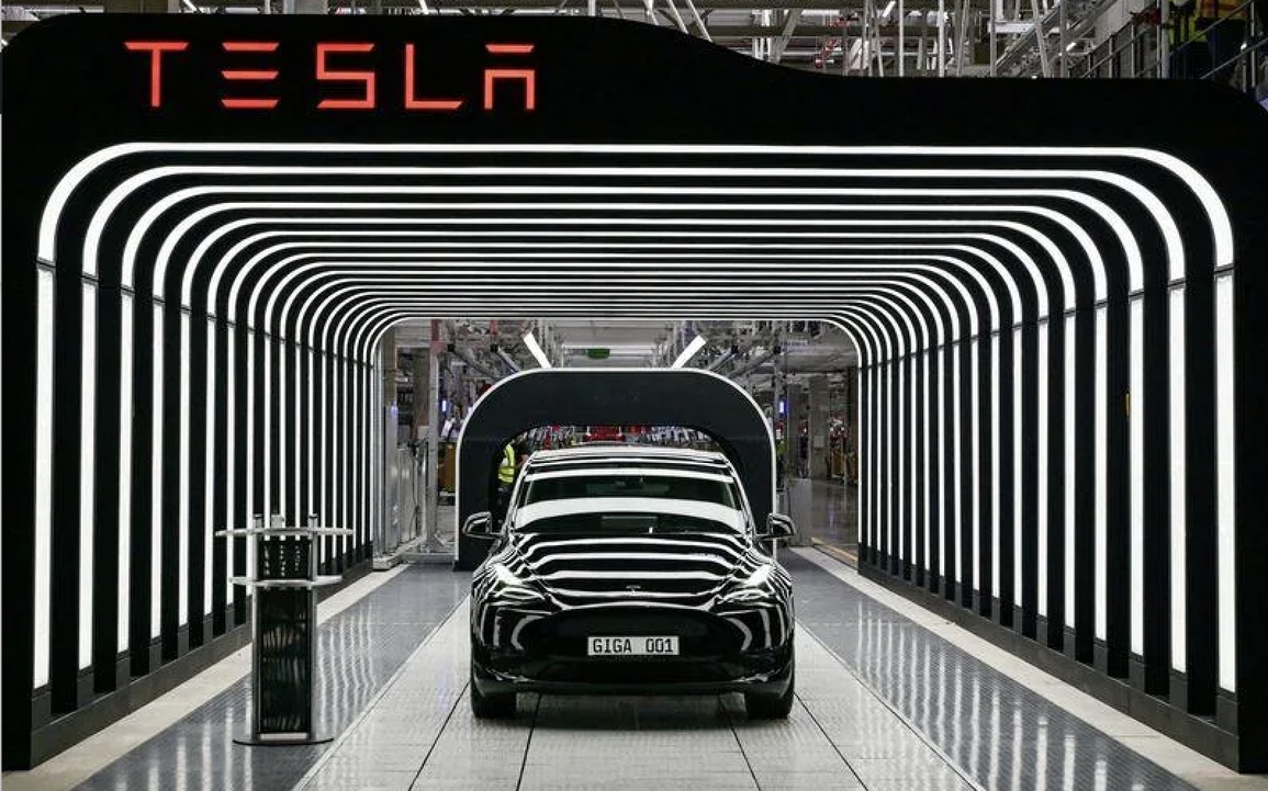 Tesla bay 126 tỷ USD vốn hóa khi Musk gom tiền mua Twitter - 1 Tesla bay 126 tỷ USD vốn hóa khi Musk gom tiền mua Twitter - 1