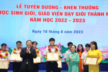 TPHCM chi gần 14 tỷ đồng để khen thưởng học sinh, giáo viên giỏi