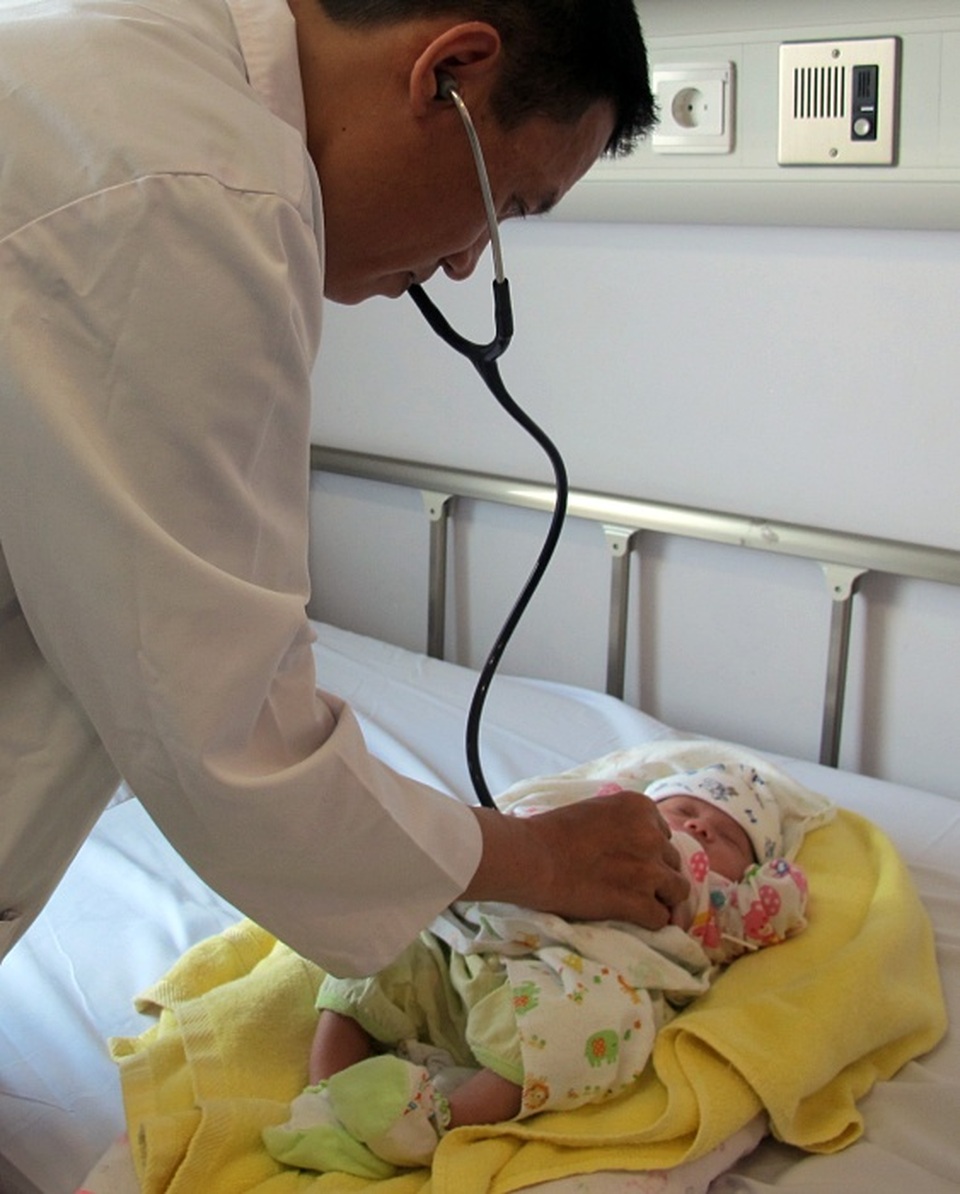 Soi kính lúp mổ cứu bé sơ sinh người Lào mắc bệnh tim phức tạp - 3 Soi kính lúp mổ cứu bé sơ sinh người Lào mắc bệnh tim phức tạp - 3