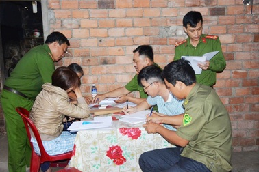 Phát hiện cơ sở sản xuất hàng trăm kg bột ngọt giả