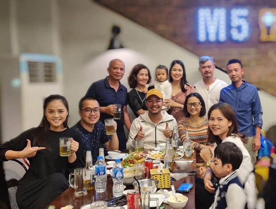 “My sói” Thu Quỳnh khoe ảnh đeo nhẫn kim cương trên ngón áp út - 4 “My sói” Thu Quỳnh khoe ảnh đeo nhẫn kim cương trên ngón áp út - 4