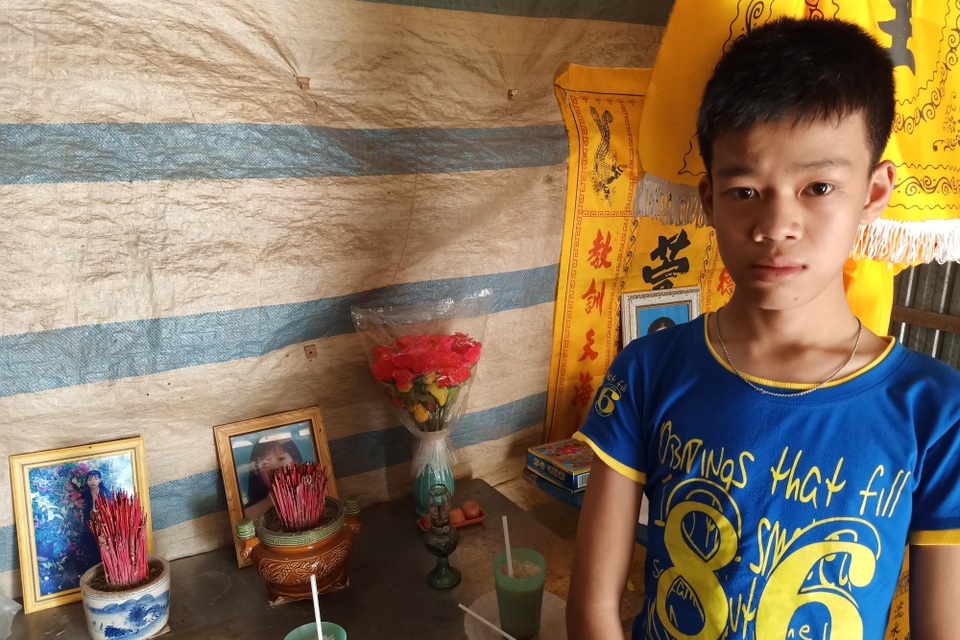 Thương bé gái xinh xắn sống bữa đói, bữa no với ngoại gù lưng, cậu tâm thần - 9 Thương bé gái xinh xắn sống bữa đói, bữa no với ngoại gù lưng, cậu tâm thần - 9