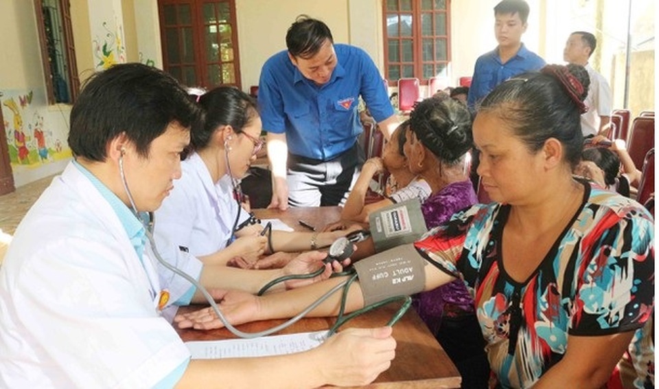Hơn 200 người đồng bào Ơ Đu được khám bệnh, cấp phát thuốc miễn phí - 1 Hơn 200 người đồng bào Ơ Đu được khám bệnh, cấp phát thuốc miễn phí - 1