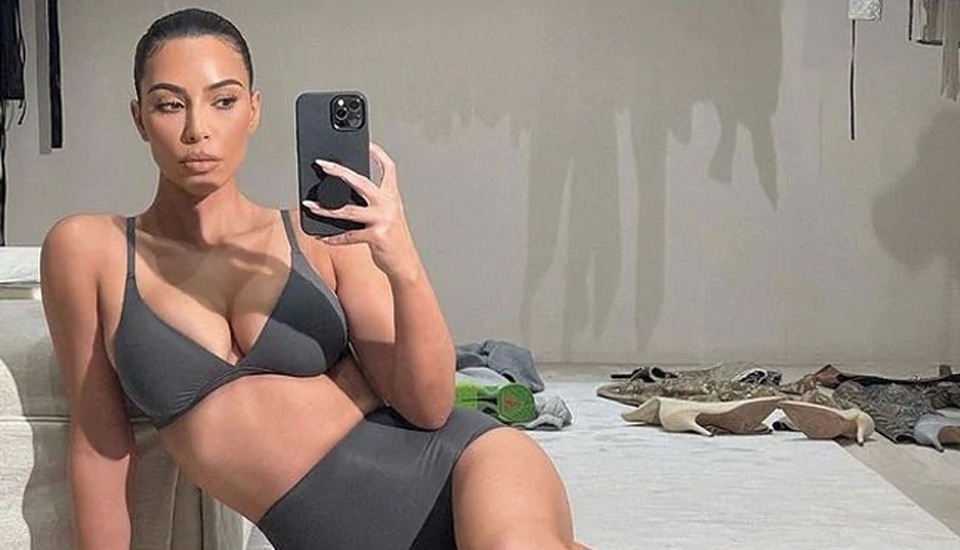 Kim Kardashian bị 7 người làm kiện không trả lương đúng hạn - 1 Kim Kardashian bị 7 người làm kiện không trả lương đúng hạn - 1