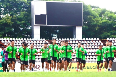 Cầu thủ đội bóng đá Cần Thơ bắt đầu được trả nợ