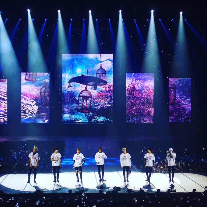 Concert đen tối năm 2016 của BTS: RM bị “ném đá”, giễu cợt khi mơ ước được Daesang, cả nhóm bị “tổng tấn công” với cáo buộc đạo nhái - Ảnh 10. Concert đen tối năm 2016 của BTS: RM bị “ném đá”, giễu cợt khi mơ ước được Daesang, cả nhóm bị “tổng tấn công” với cáo buộc đạo nhái - Ảnh 10.