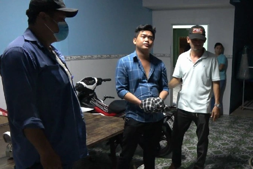 Phá đường dây ma túy, thu giữ 2 khẩu súng rulo và nhiều viên đạn - 1 Phá đường dây ma túy, thu giữ 2 khẩu súng rulo và nhiều viên đạn - 1