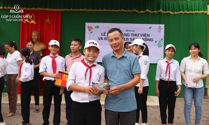 Trao tặng sách trên quê hương danh nhân văn hóa Vũ Diệm - Ảnh 18. Trao tặng sách trên quê hương danh nhân văn hóa Vũ Diệm - Ảnh 18.