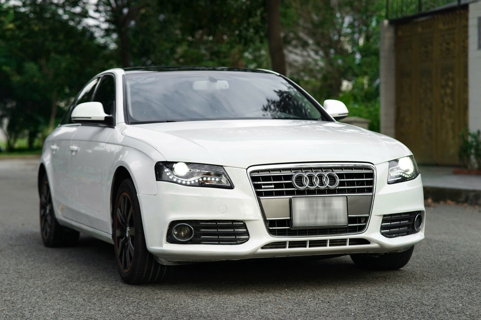 Xe sang Audi A4 dùng 17 năm, bán lại với giá rẻ hơn VinFast VF 3 - 4 Xe sang Audi A4 dùng 17 năm, bán lại với giá rẻ hơn VinFast VF 3 - 4
