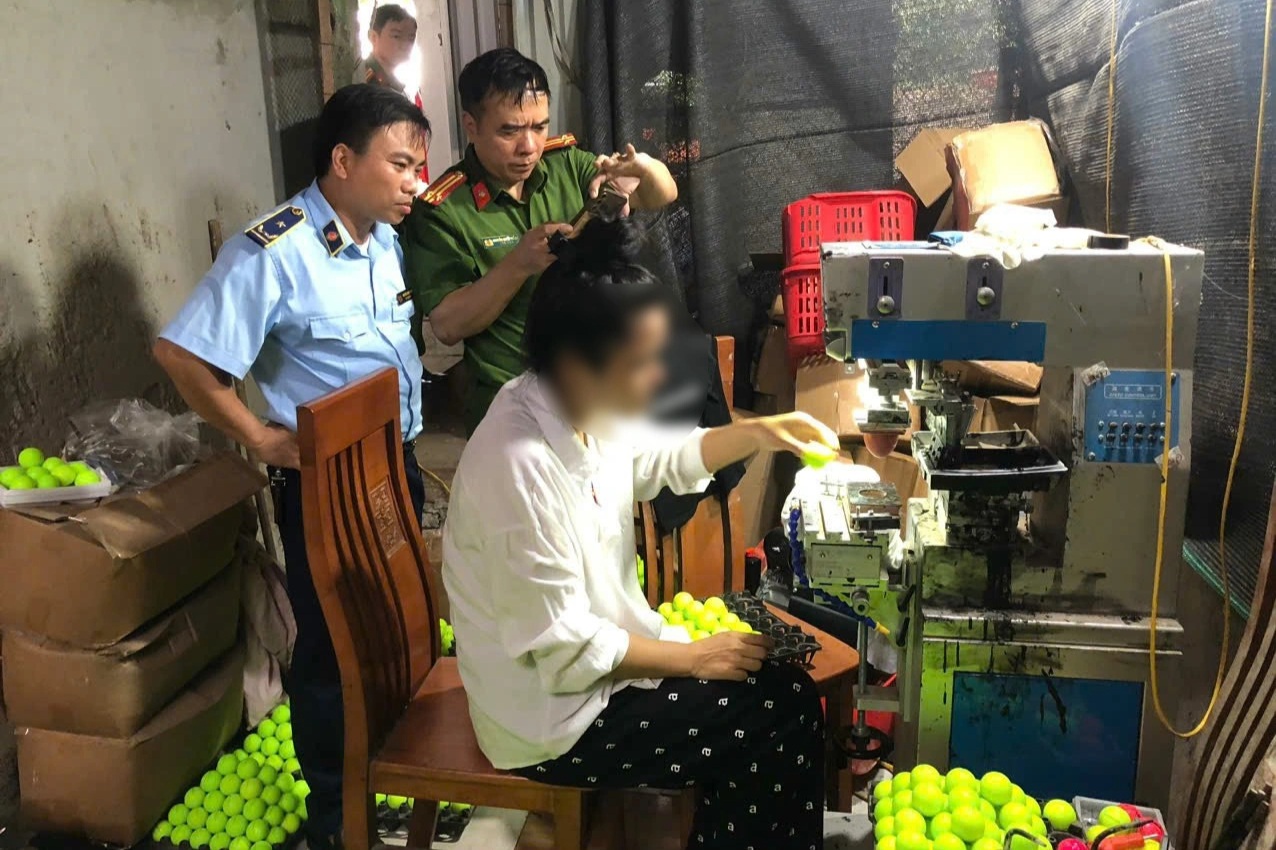 រកឃើញកូនហ្គោលក្លែងក្លាយជាង 30,000 របស់ Titleist, Callaway, Honma brands - 1 Phát hiện hơn 3 vạn quả bóng golf giả nhãn hiệu Titleist, Callaway, Honma - 1