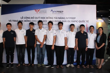Học sinh đoạt giải Olympic quốc tế 2017 nhận học bổng tiếng Anh để đi du học