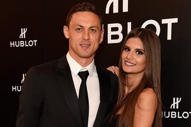 "Nửa kia" đầy nóng bỏng, quyến rũ của dàn sao MU