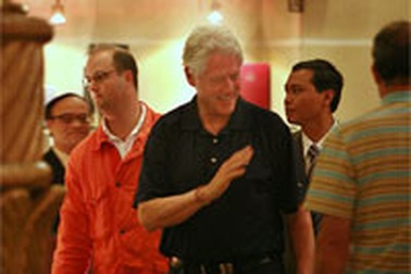 Cựu Tổng thống Bill Clinton đã đến Hà Nội