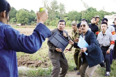 Phim “Bão qua làng” bị tố đạo kịch bản