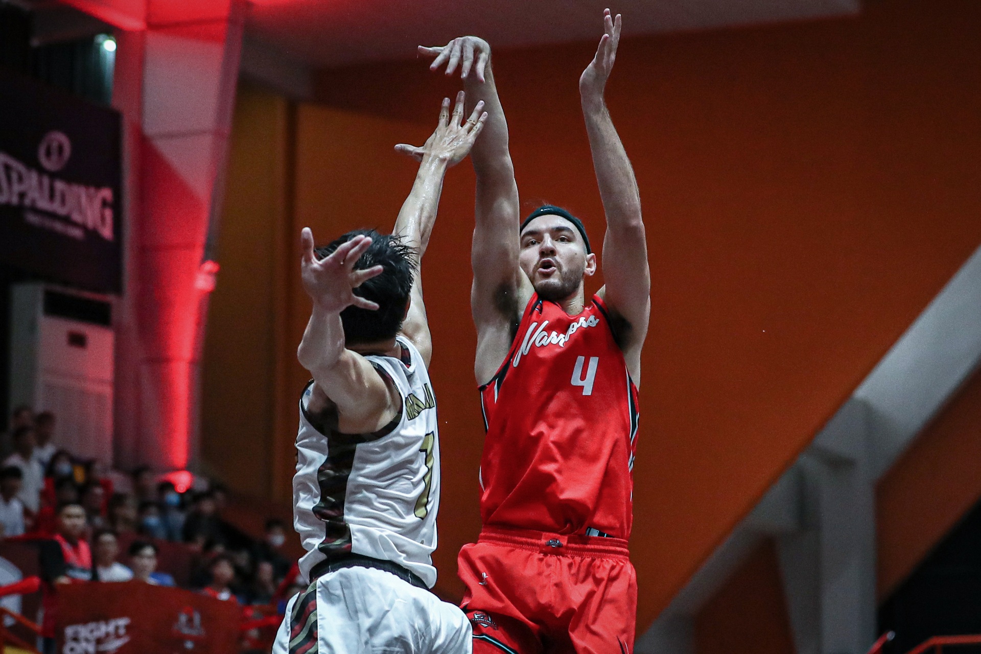 CĐV Saigon Heat đốt cháy nhà thi đấu Tây Hồ trong niềm vui chiến thắng - 2 CĐV Saigon Heat đốt cháy nhà thi đấu Tây Hồ trong niềm vui chiến thắng - 2
