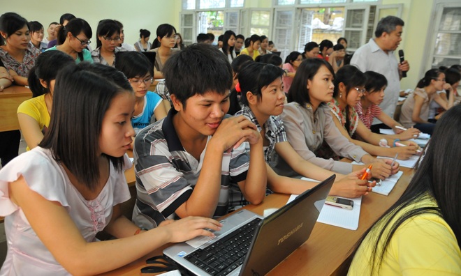 “Ế” đầu ra, sao vẫn cố bước chân vào giảng đường?