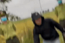 Xôn xao clip lực lượng kiểm lâm bị tố gọi người đánh tài xế xe tải