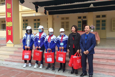 Dibao phát miễn phí hơn 9000 chiếc khẩu trang