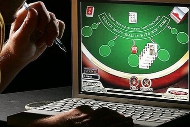 Đường dây đánh bạc qua mạng mỗi ngày "móc túi" 20 tỷ đồng