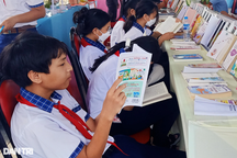 Độc đáo nhà hát 3 nón lá, khu lưu niệm đờn ca tài tử được xếp từ sách