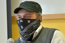 Phần tử mafia bị cha và cả tập đoàn tội phạm truy sát vì muốn hoàn lương