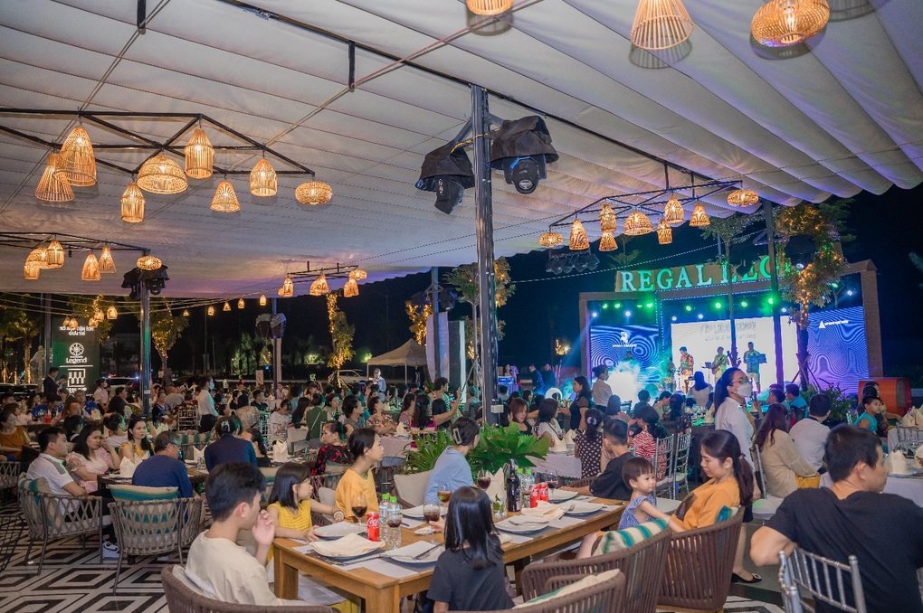 Du khách thập phương đổ về Regal Legend dịp lễ 2/9 - 1 Du khách thập phương đổ về Regal Legend dịp lễ 2/9 - 1