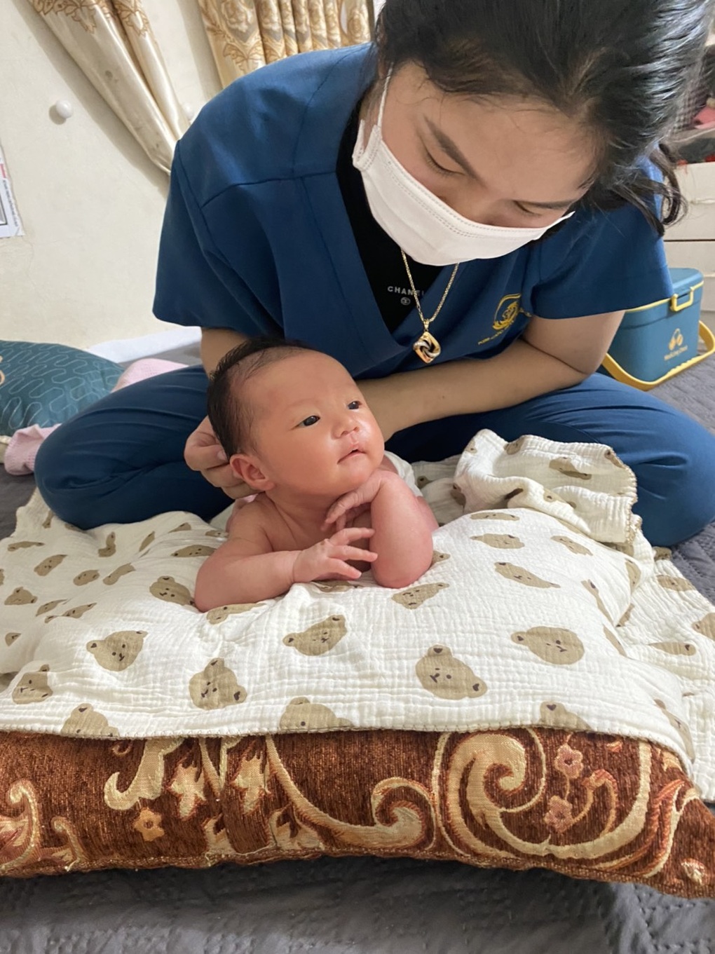 Giải cứu bom ngực kiếm 50 triệu/tháng, nghề dễ làm nhưng... tâm phải tịnh - 1 Giải cứu bom ngực kiếm 50 triệu/tháng, nghề dễ làm nhưng... tâm phải tịnh - 1
