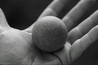 Người Maya dùng tro người chết để làm "bóng cao su"?