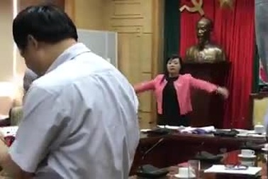 Bộ trưởng Bộ Y tế hướng dẫn tập thể dục giữa giờ